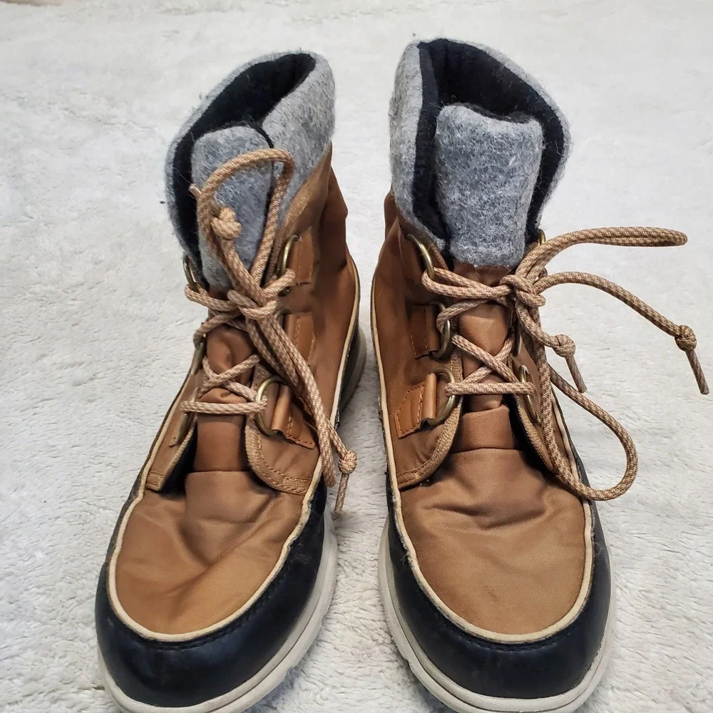 Sorel Explorer Carnival Tan Gray Fuzzy Waterproof Boots‎ Women 7.5 Cozy Winter